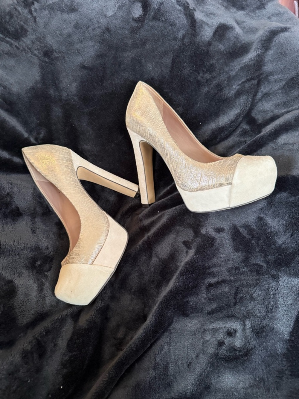 Vince Camuto Champagne Gold Platform Pumps